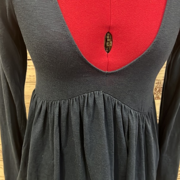 EXPRESS NAVY TOP #1435 size small petite - Picture 2 of 5